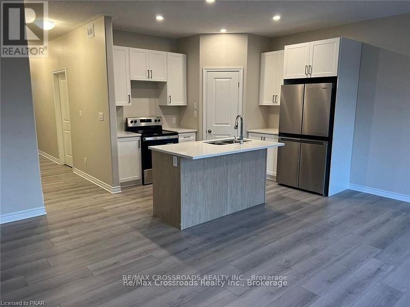 214 HERITAGE PARK DRIVE Image 3