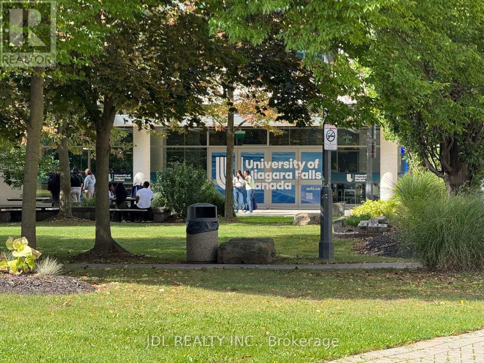 4481 QUEEN STREET Image 3
