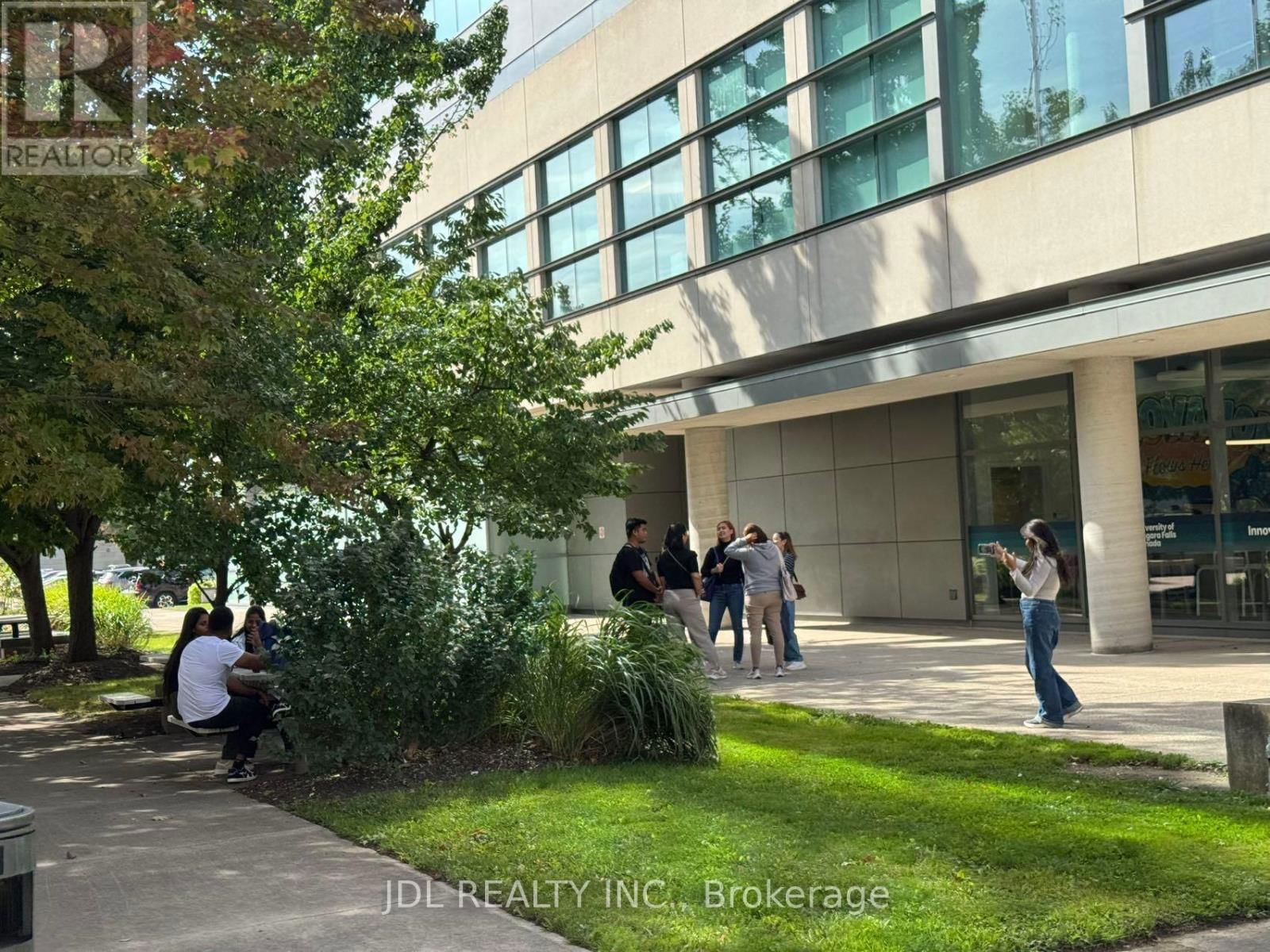 4481 QUEEN STREET Image 4
