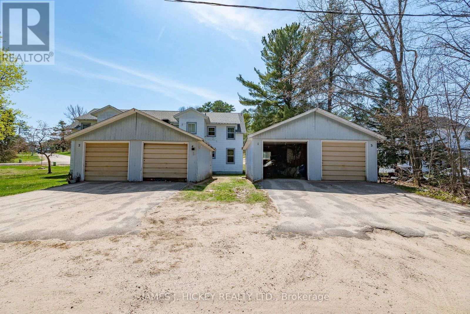 14 HURON STREET Image 12