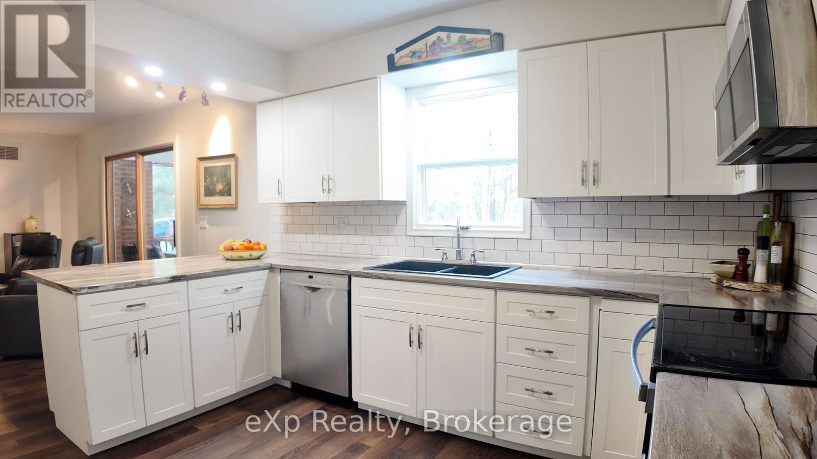 403111 GREY ROAD 4 Image 9