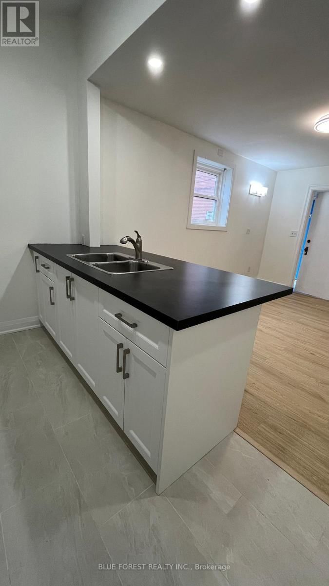 D - 25 NORFOLK STREET NORTH Image 11