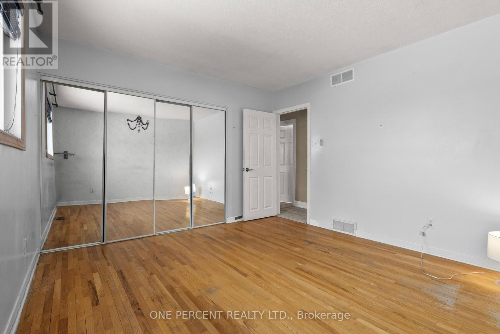 5 LYALL STREET NORTH Image 19
