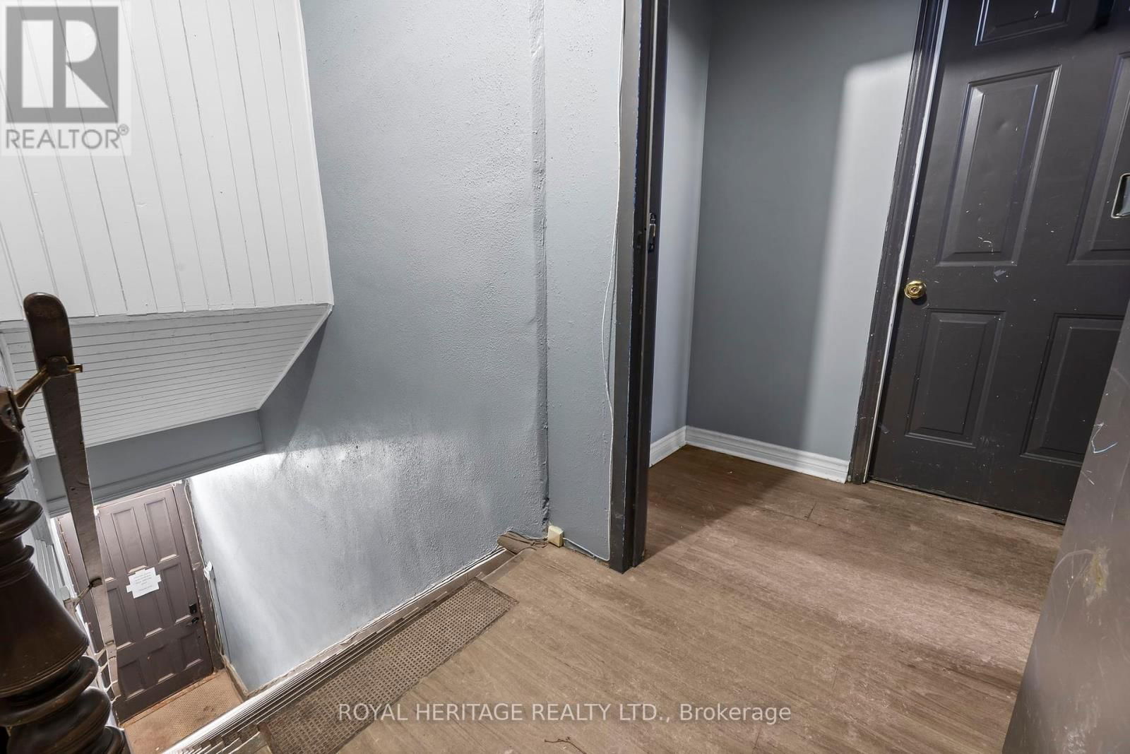 32 KING STREET EAST Image 17