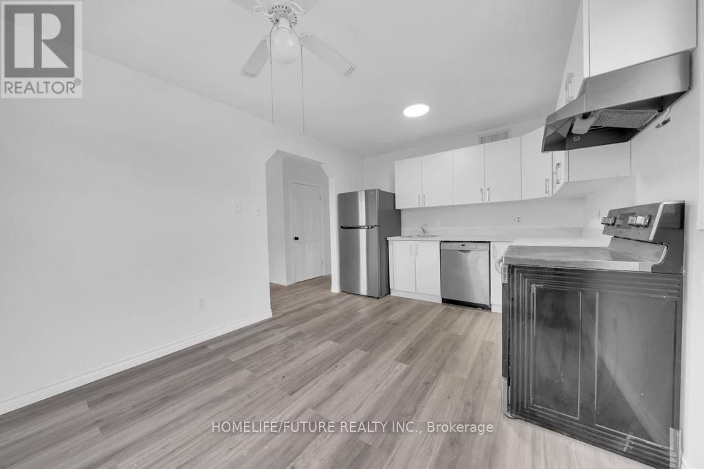 Upper - 453 CRYSTAL DRIVE Image 12