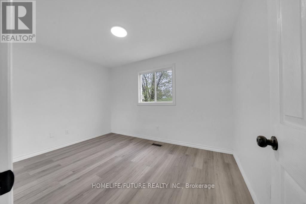Upper - 453 CRYSTAL DRIVE Image 17