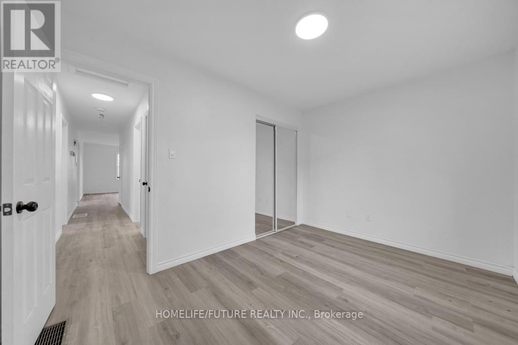Upper - 453 CRYSTAL DRIVE Image 18