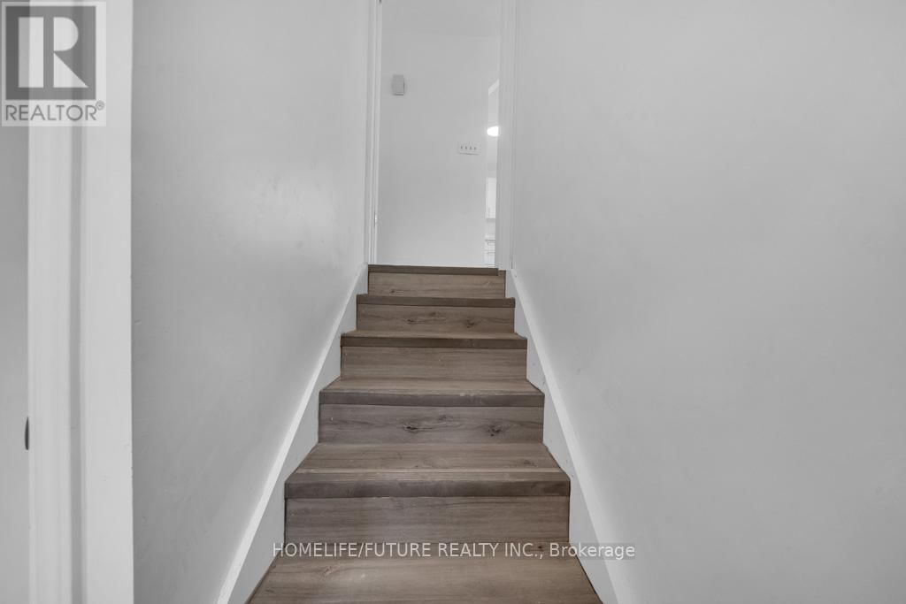 Upper - 453 CRYSTAL DRIVE Image 4
