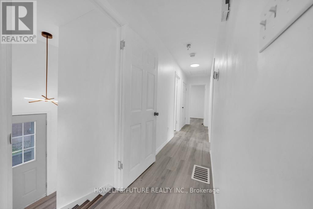Upper - 453 CRYSTAL DRIVE Image 5