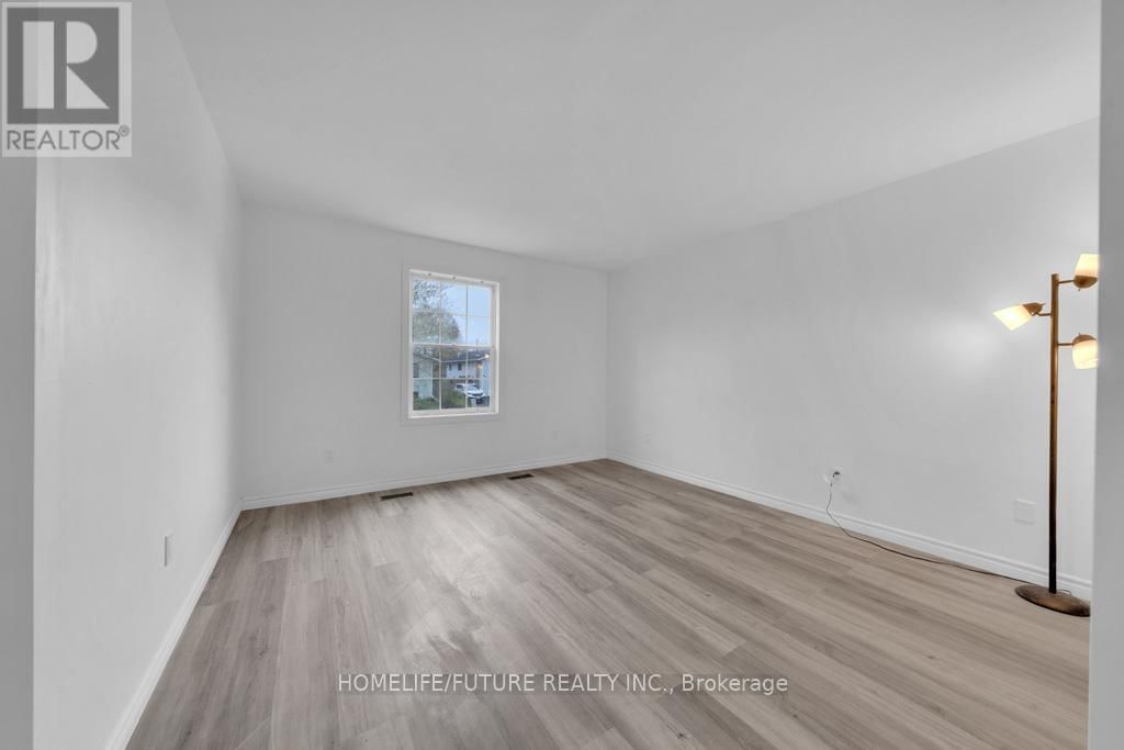 Upper - 453 CRYSTAL DRIVE Image 6