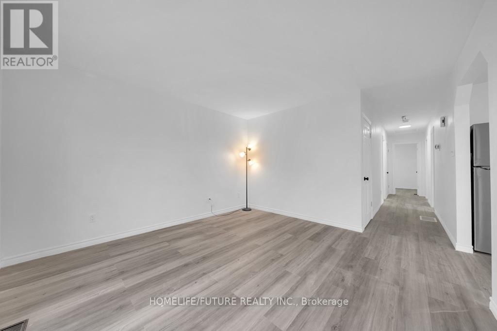 Upper - 453 CRYSTAL DRIVE Image 7