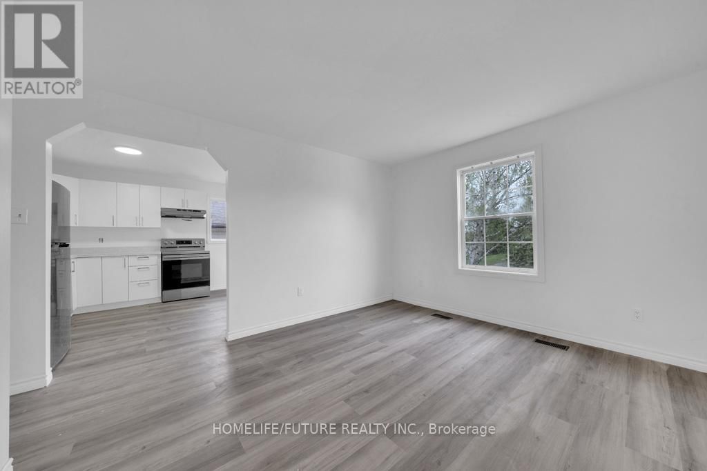 Upper - 453 CRYSTAL DRIVE Image 9