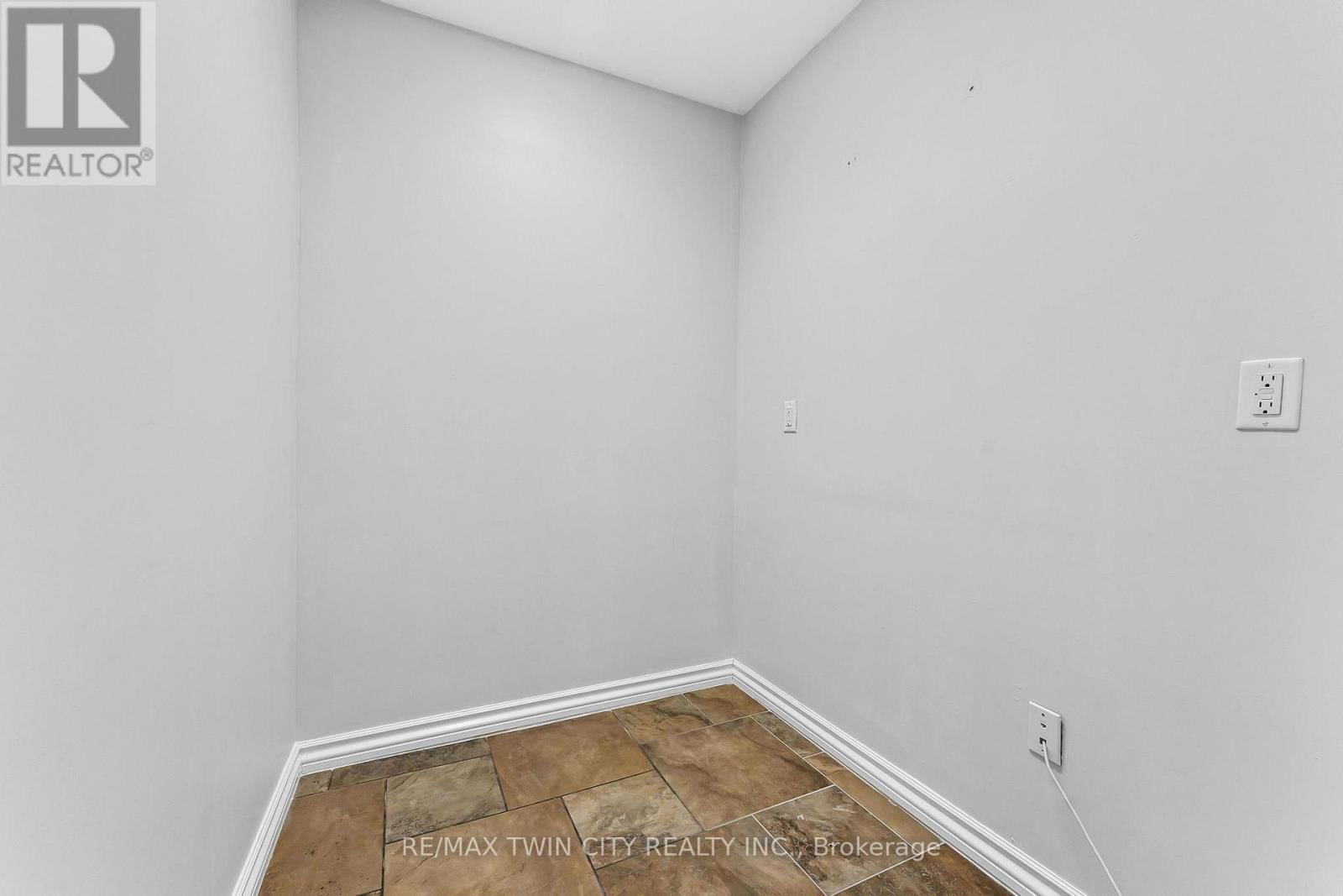 9565 WELLINGTON RD 124 ROAD Image 27