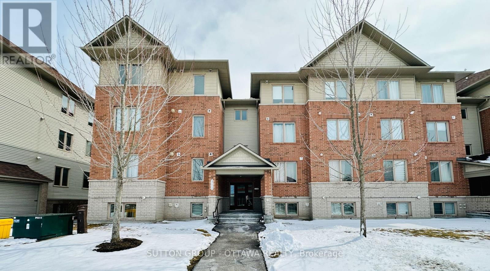 4 - 313 CRESTHAVEN DRIVE Image 1