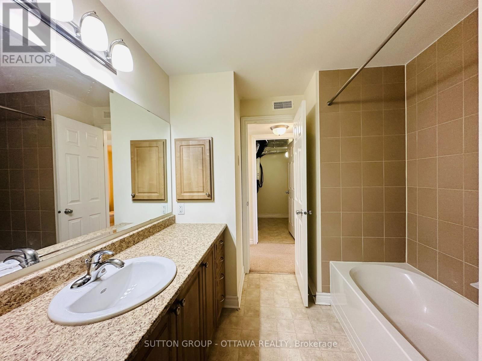 4 - 313 CRESTHAVEN DRIVE Image 16