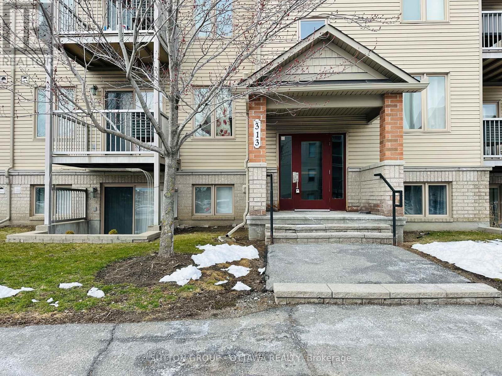 4 - 313 CRESTHAVEN DRIVE Image 2