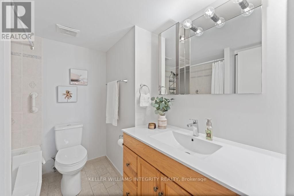 626 - 1025 GRENON AVENUE Image 22