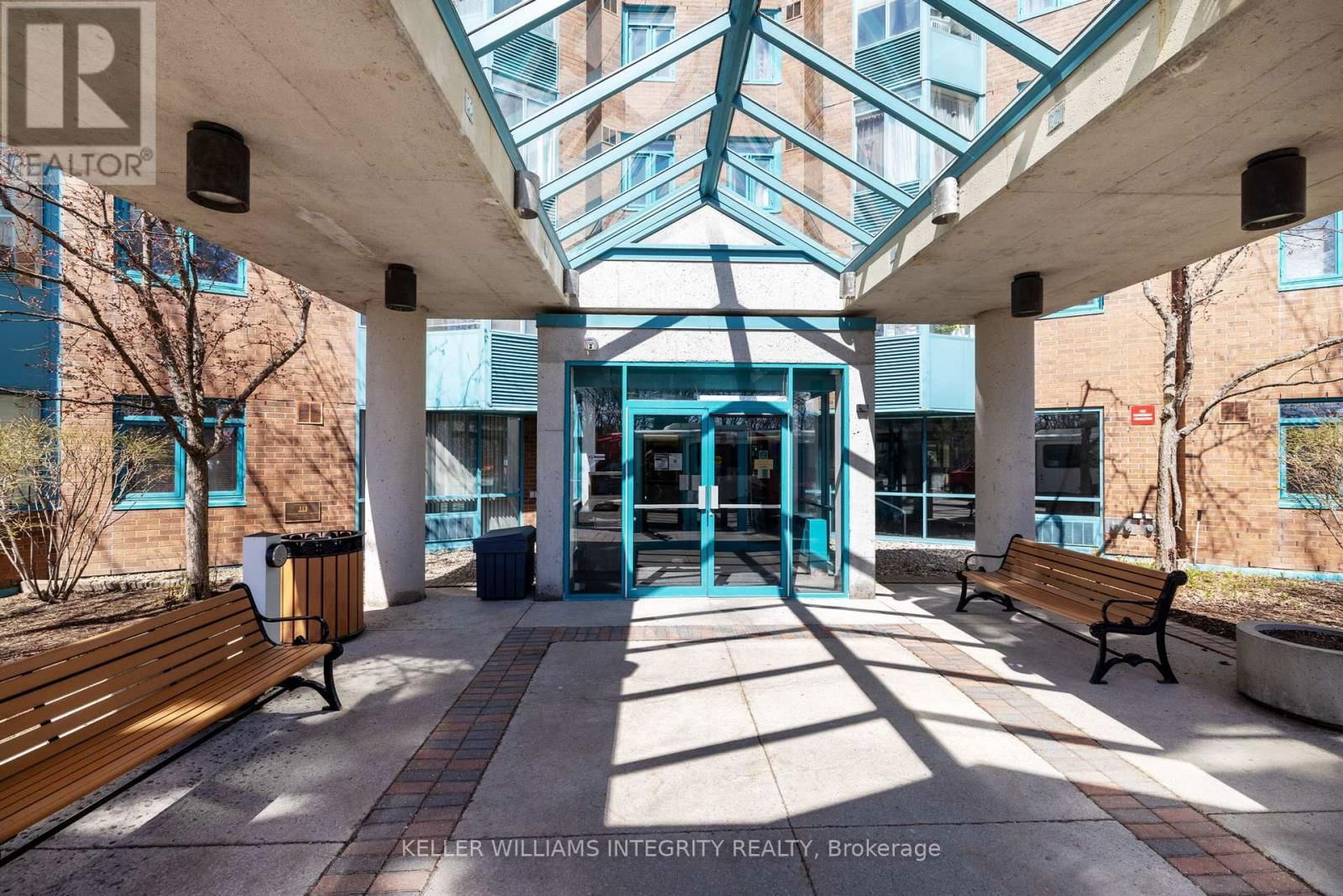 626 - 1025 GRENON AVENUE Image 32