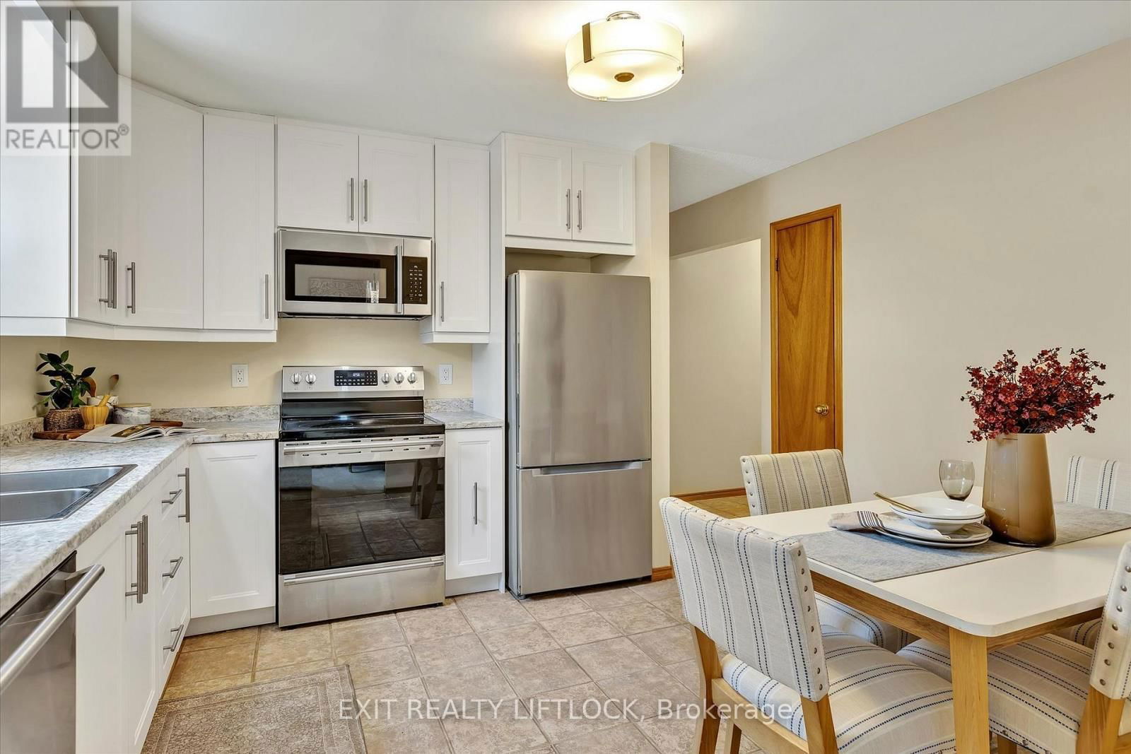 868 LILY LAKE ROAD Image 18