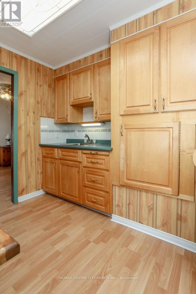 367 WARREN STREET Image 17