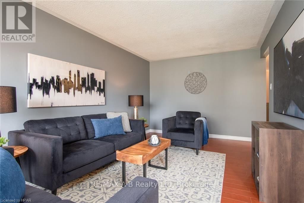 26 DICKENS PLACE Image 13