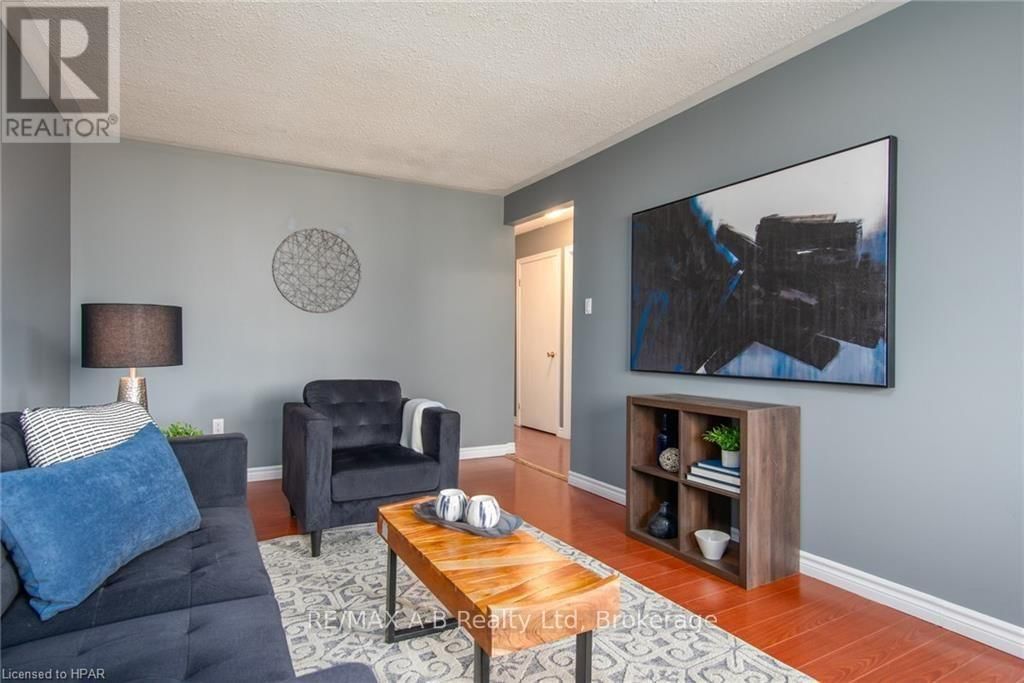 26 DICKENS PLACE Image 14