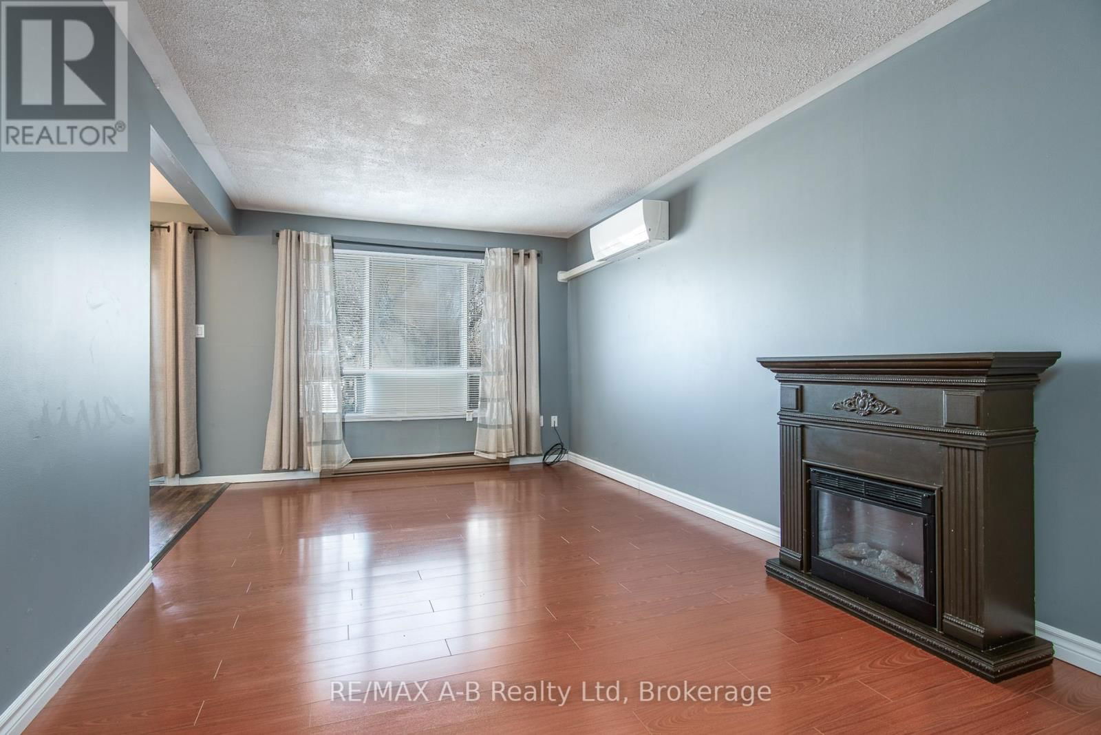 26 DICKENS PLACE Image 15