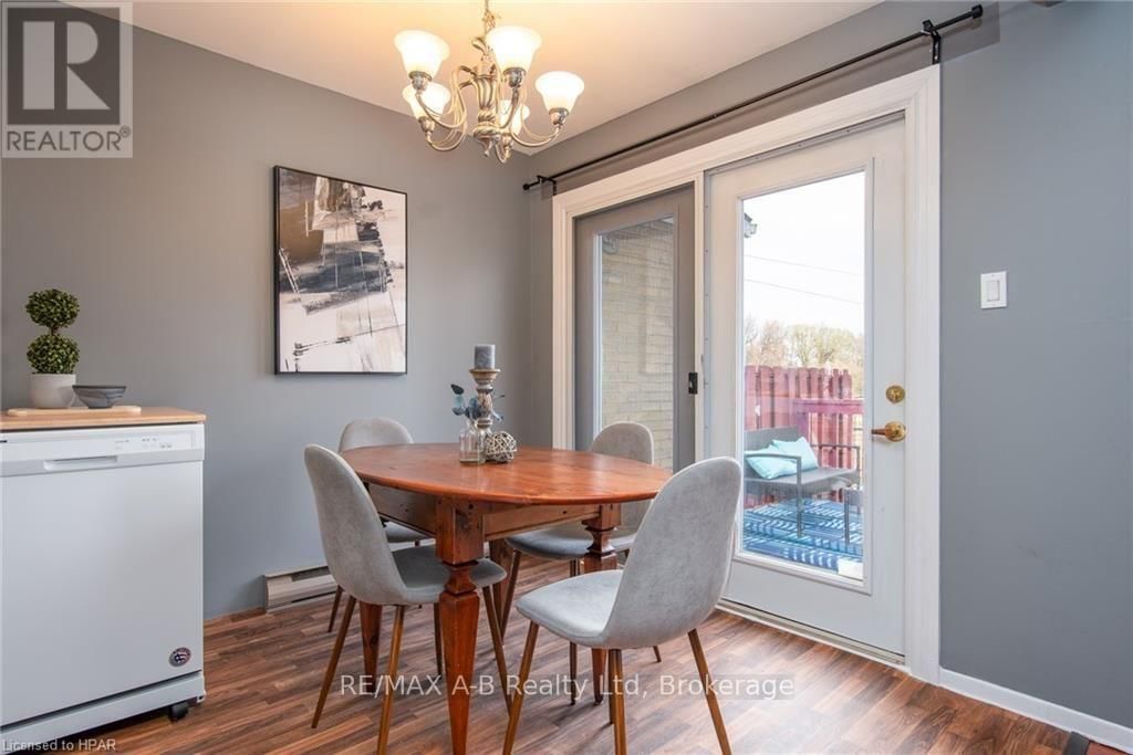 26 DICKENS PLACE Image 17
