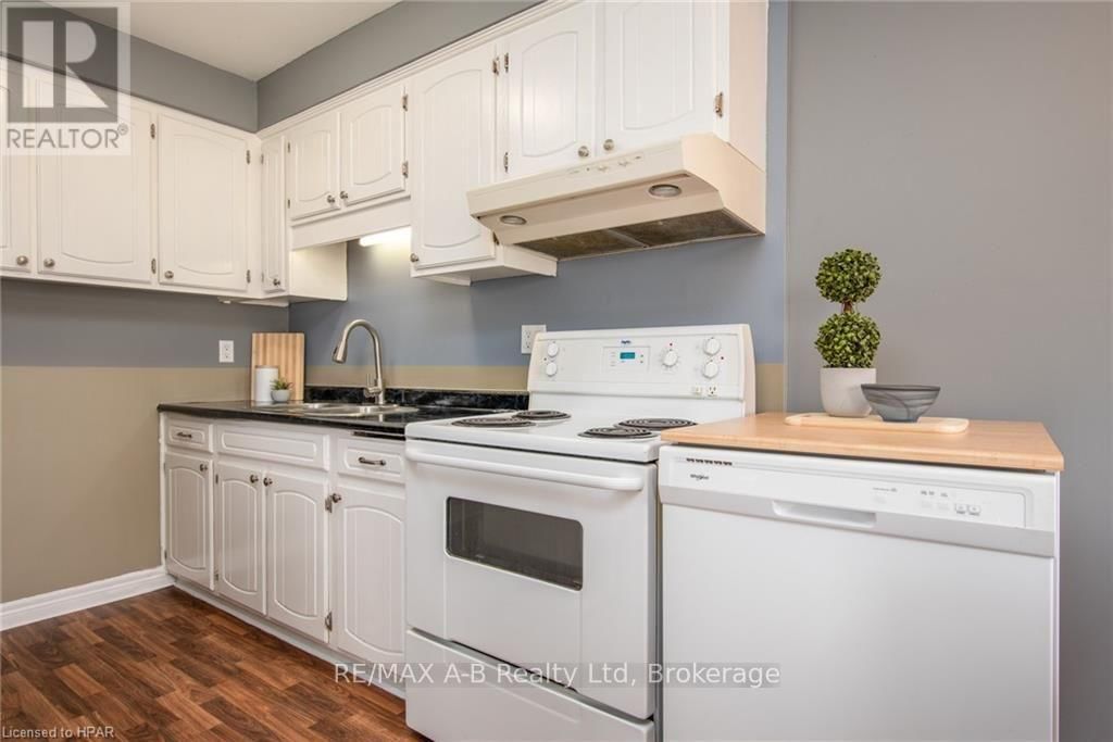 26 DICKENS PLACE Image 20
