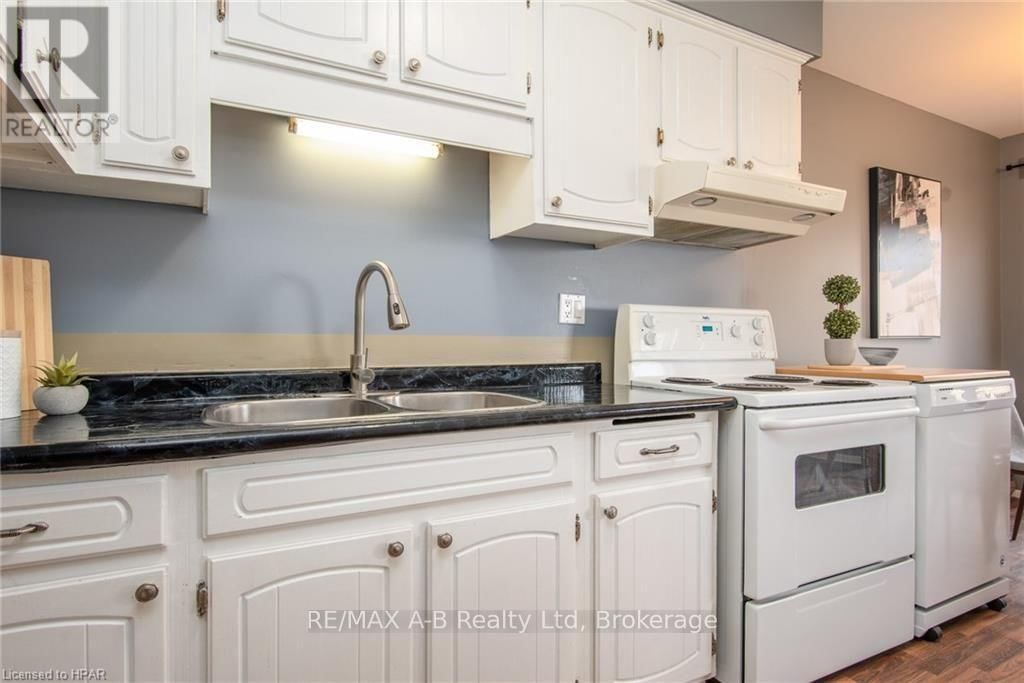 26 DICKENS PLACE Image 22