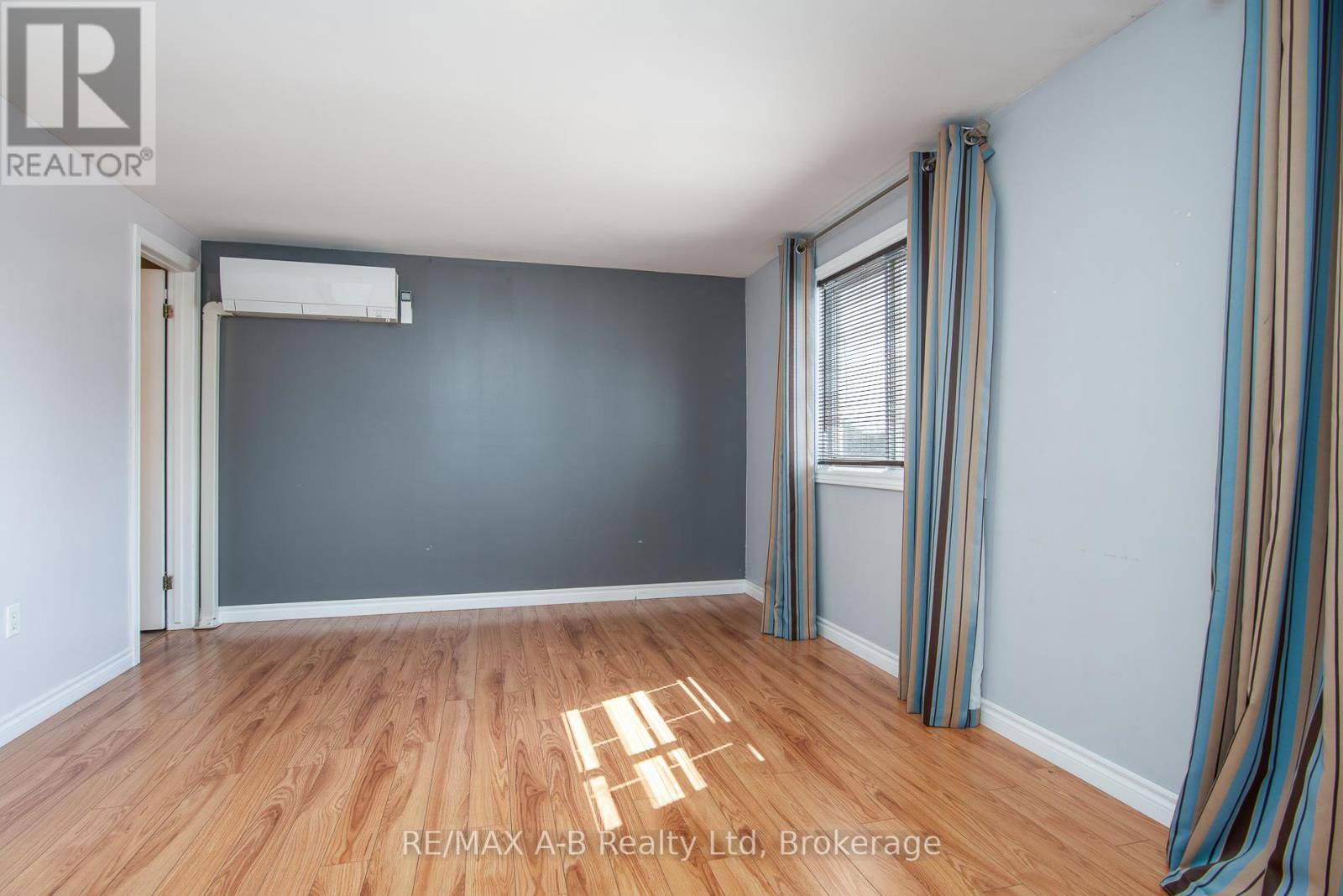 26 DICKENS PLACE Image 31