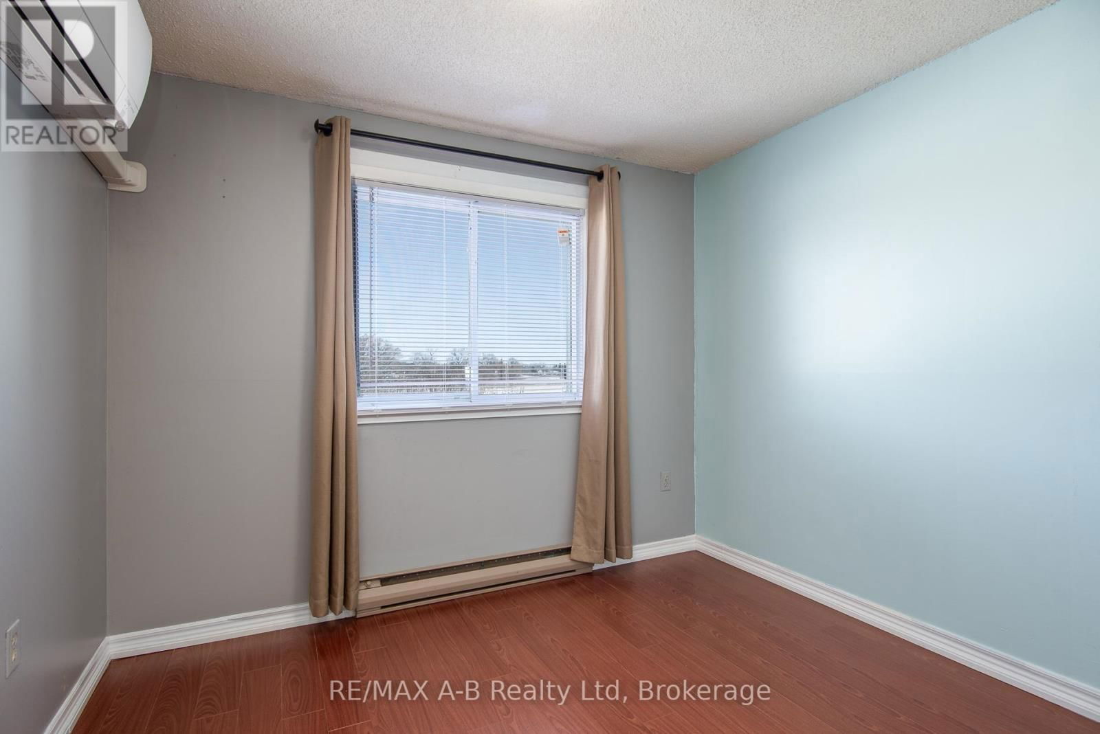 26 DICKENS PLACE Image 35