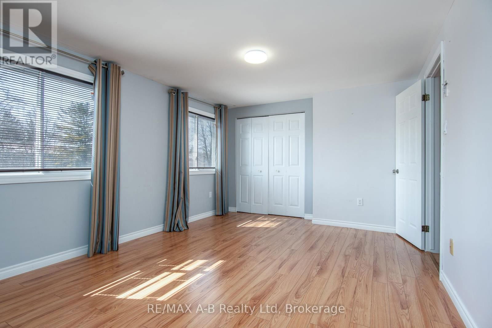 26 DICKENS PLACE Image 36