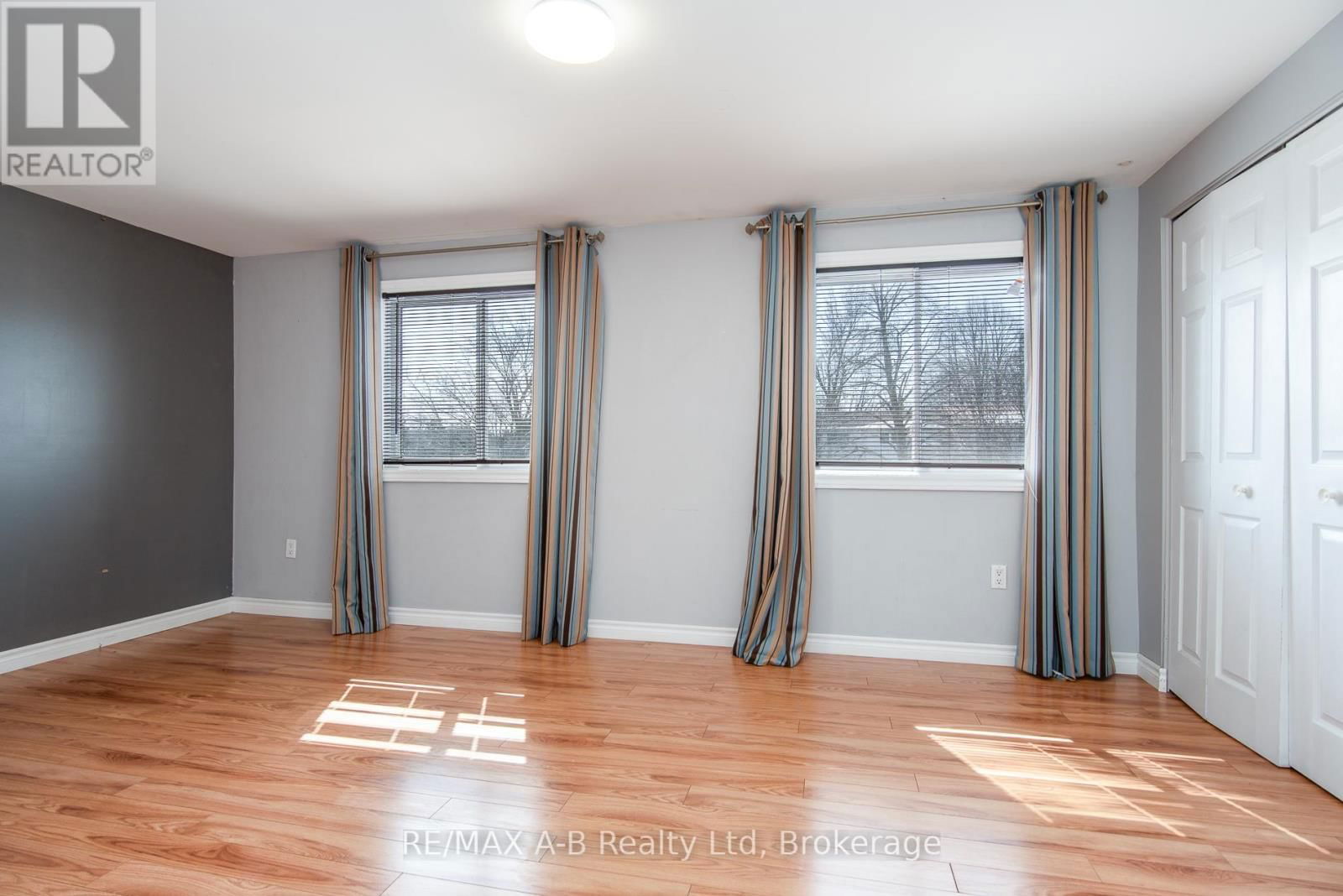 26 DICKENS PLACE Image 42