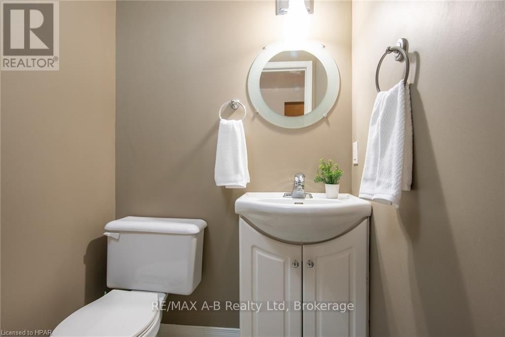 26 DICKENS PLACE Image 43