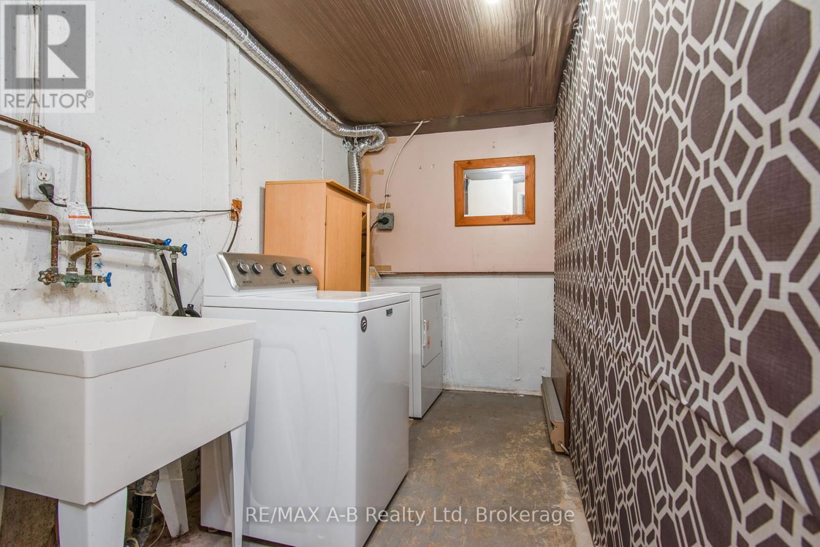 26 DICKENS PLACE Image 47
