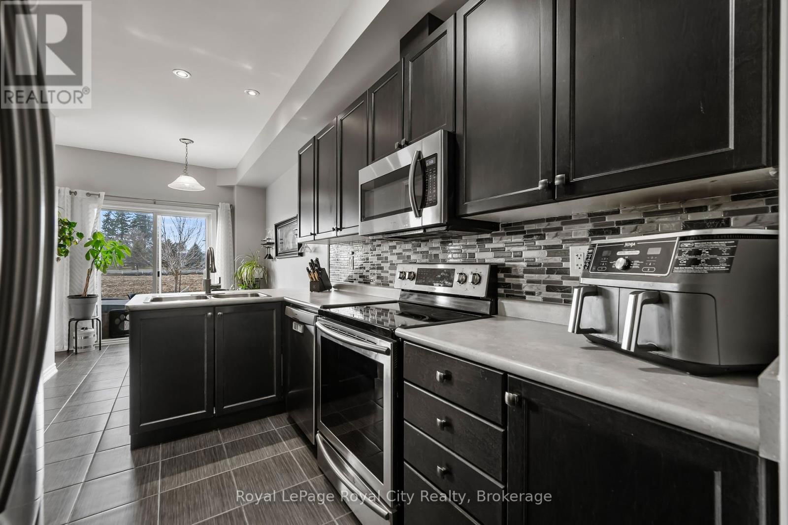 23 COURTNEY STREET Image 10
