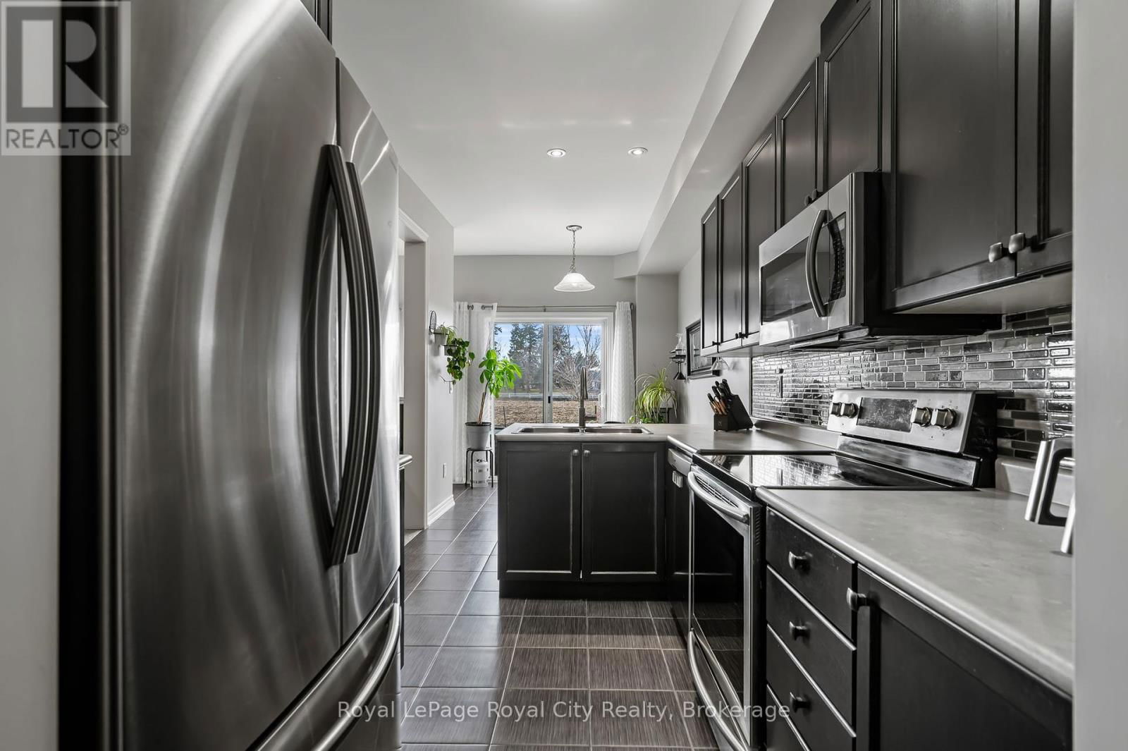 23 COURTNEY STREET Image 11