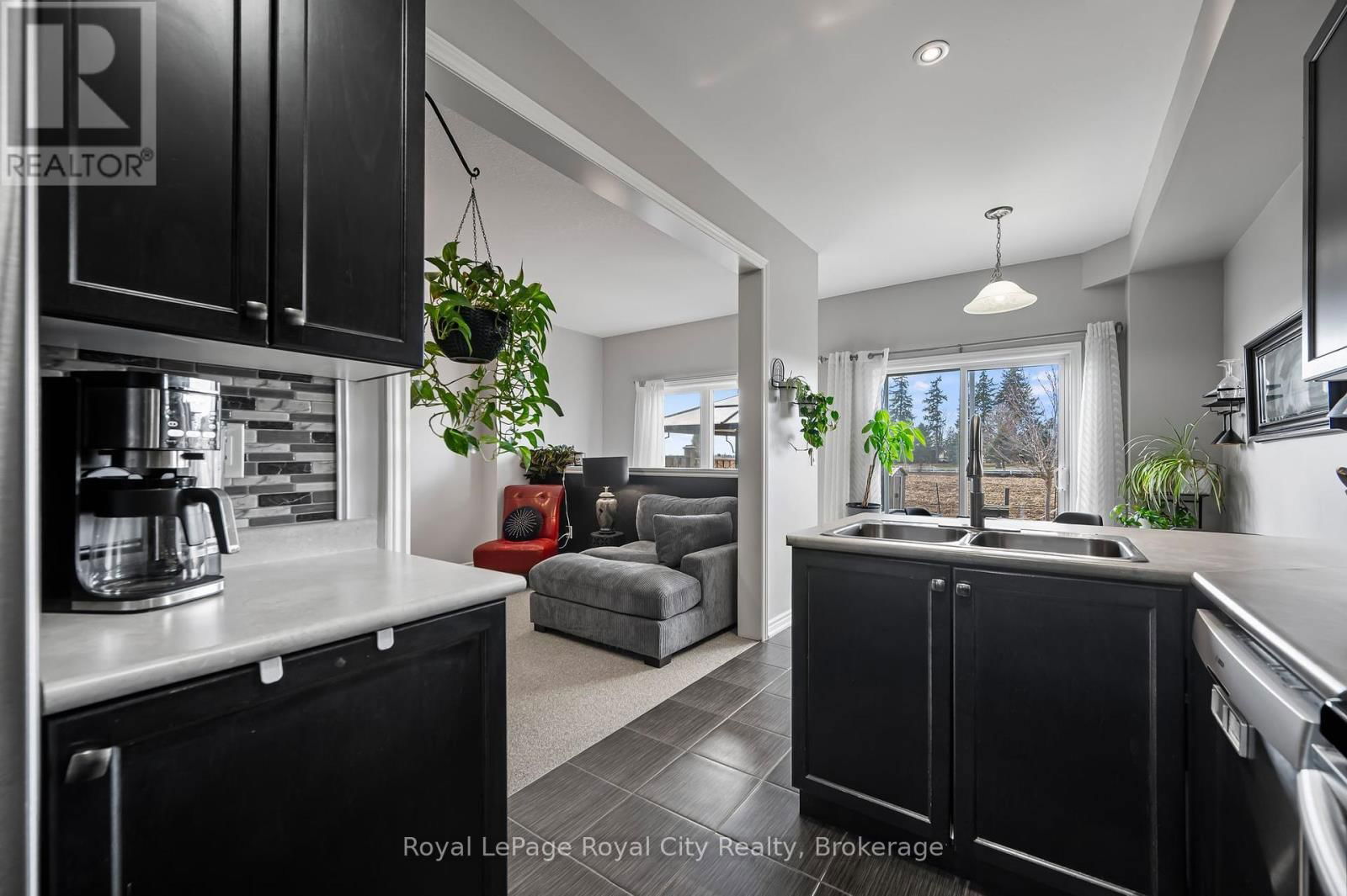 23 COURTNEY STREET Image 12