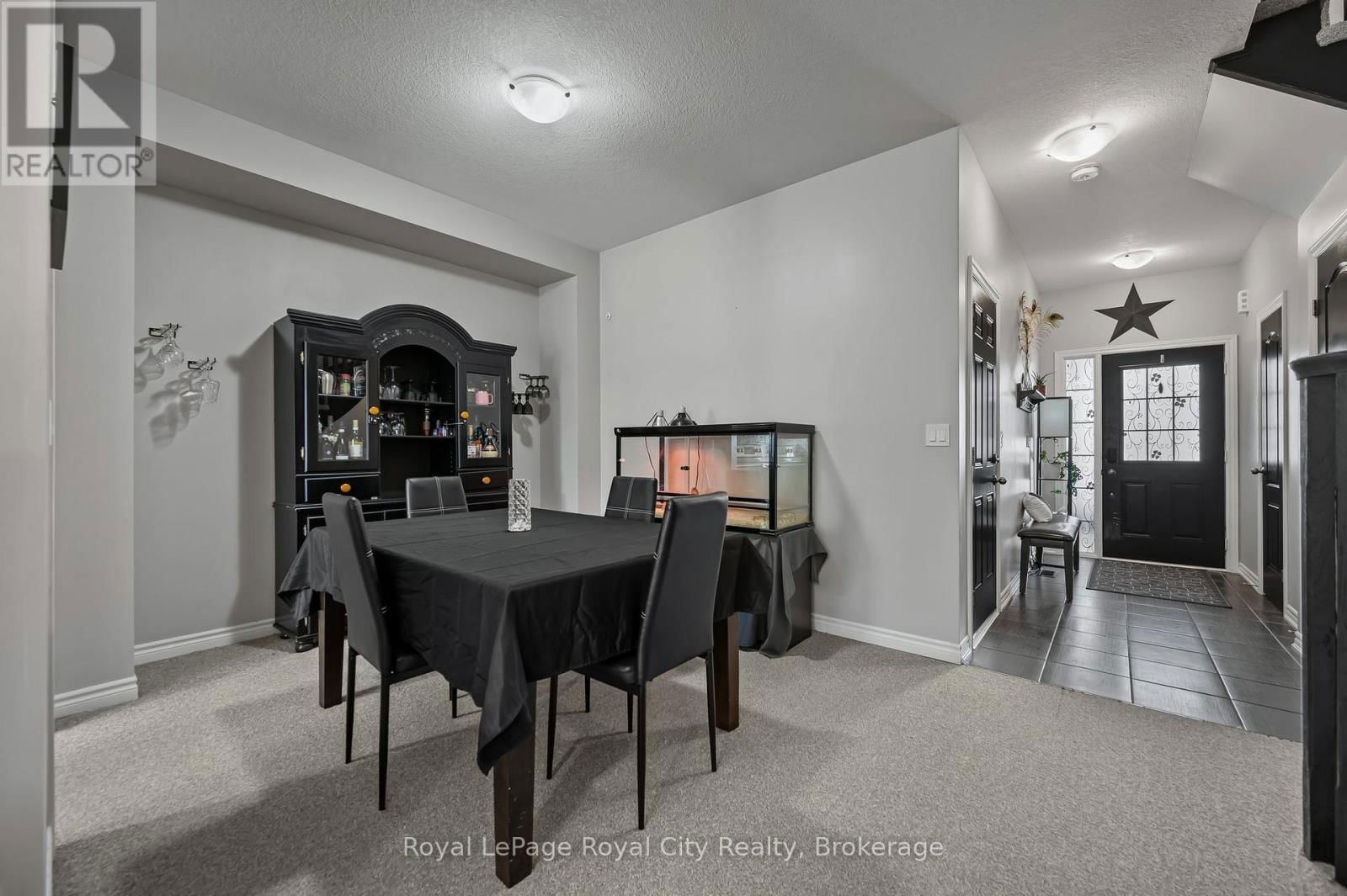 23 COURTNEY STREET Image 15