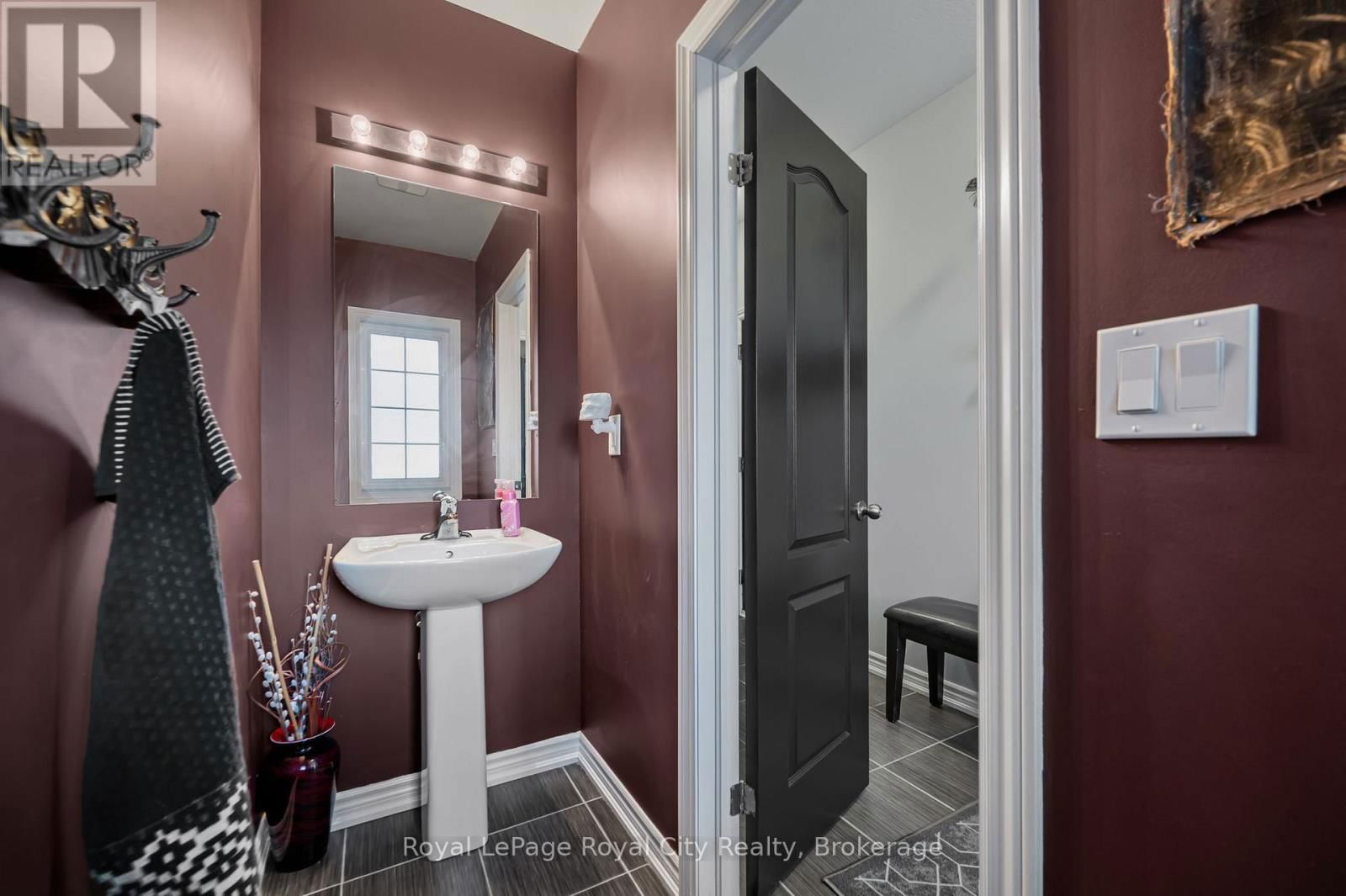 23 COURTNEY STREET Image 17