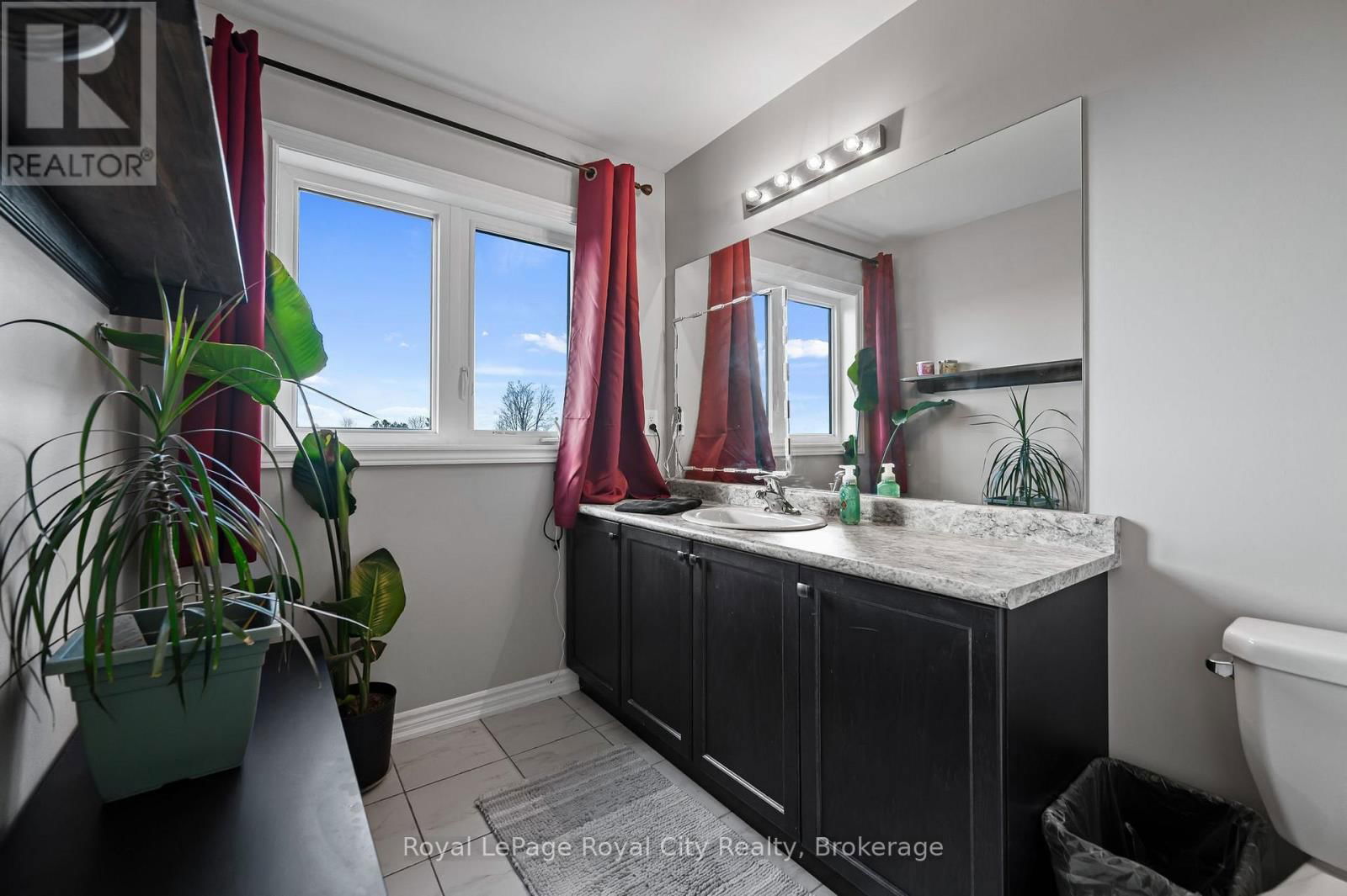 23 COURTNEY STREET Image 20