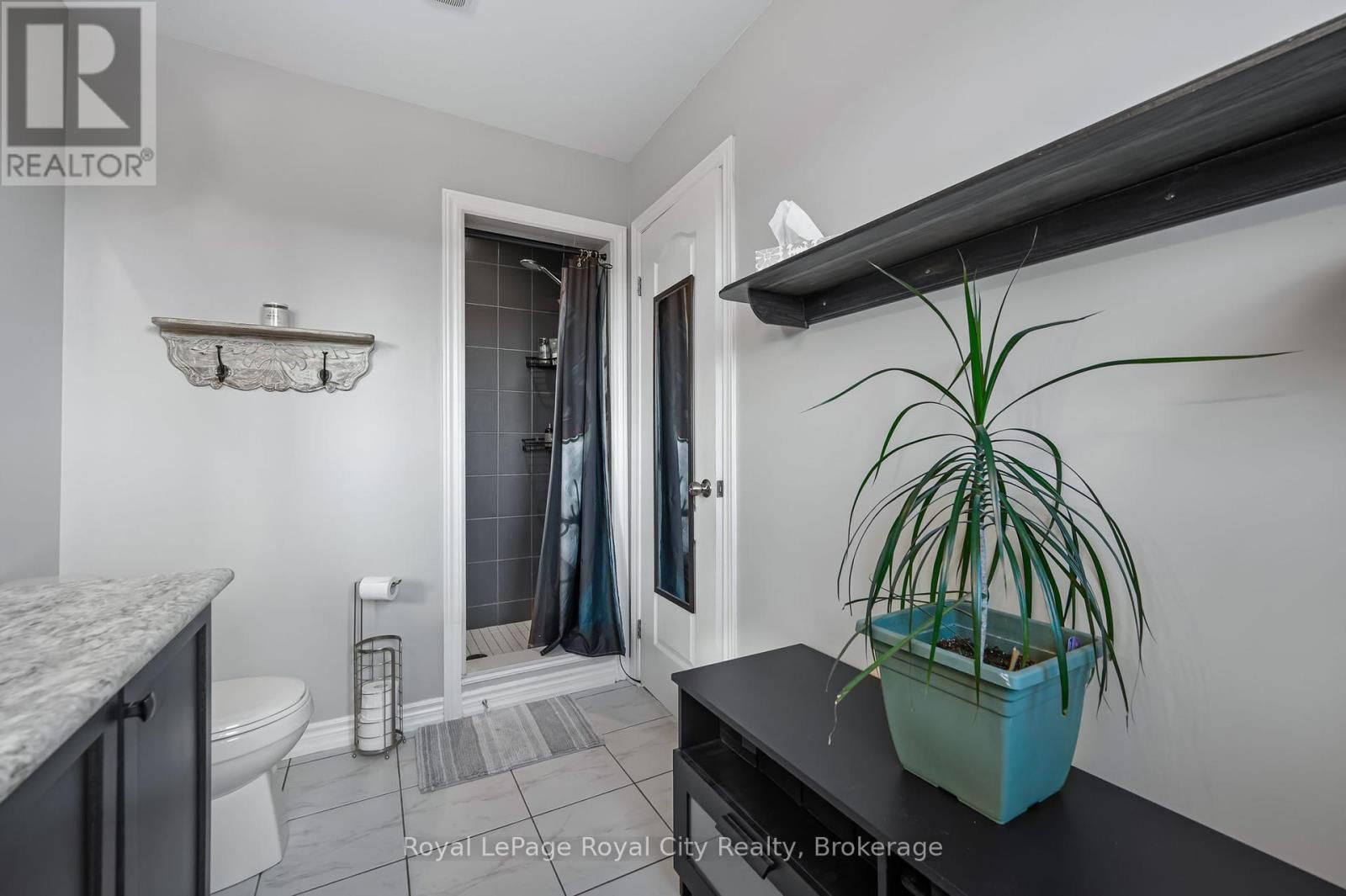 23 COURTNEY STREET Image 21
