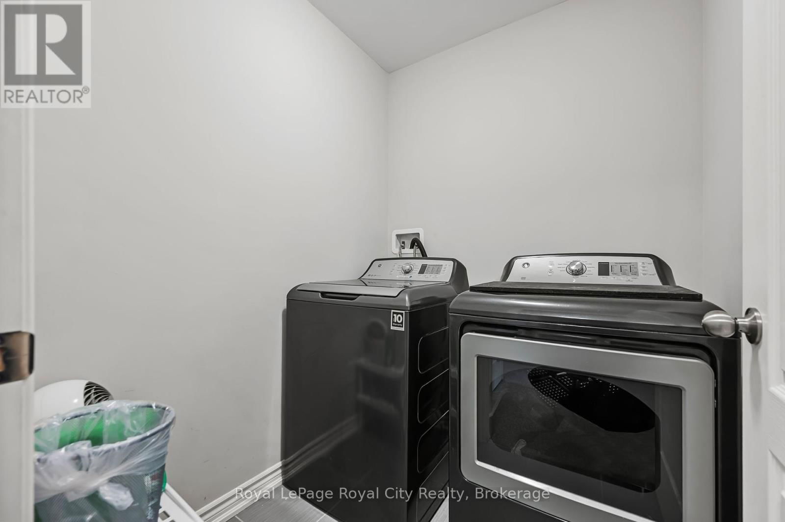 23 COURTNEY STREET Image 26