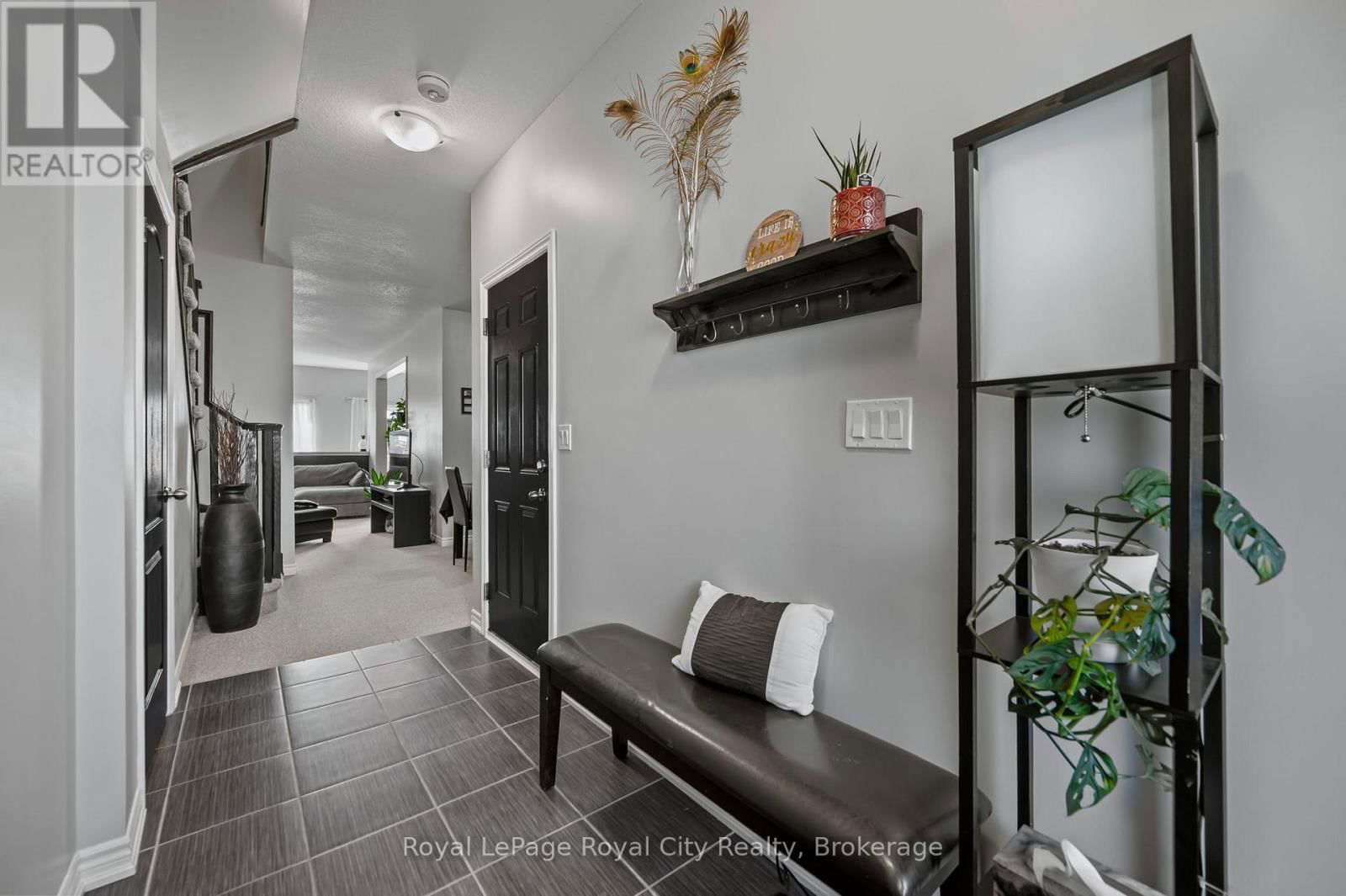 23 COURTNEY STREET Image 4
