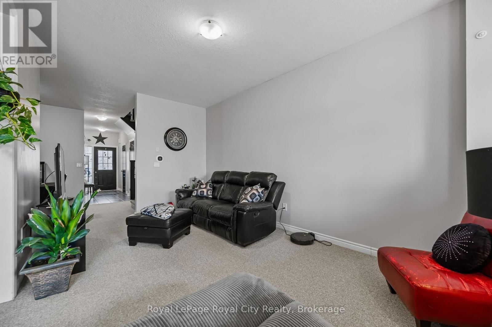 23 COURTNEY STREET Image 7