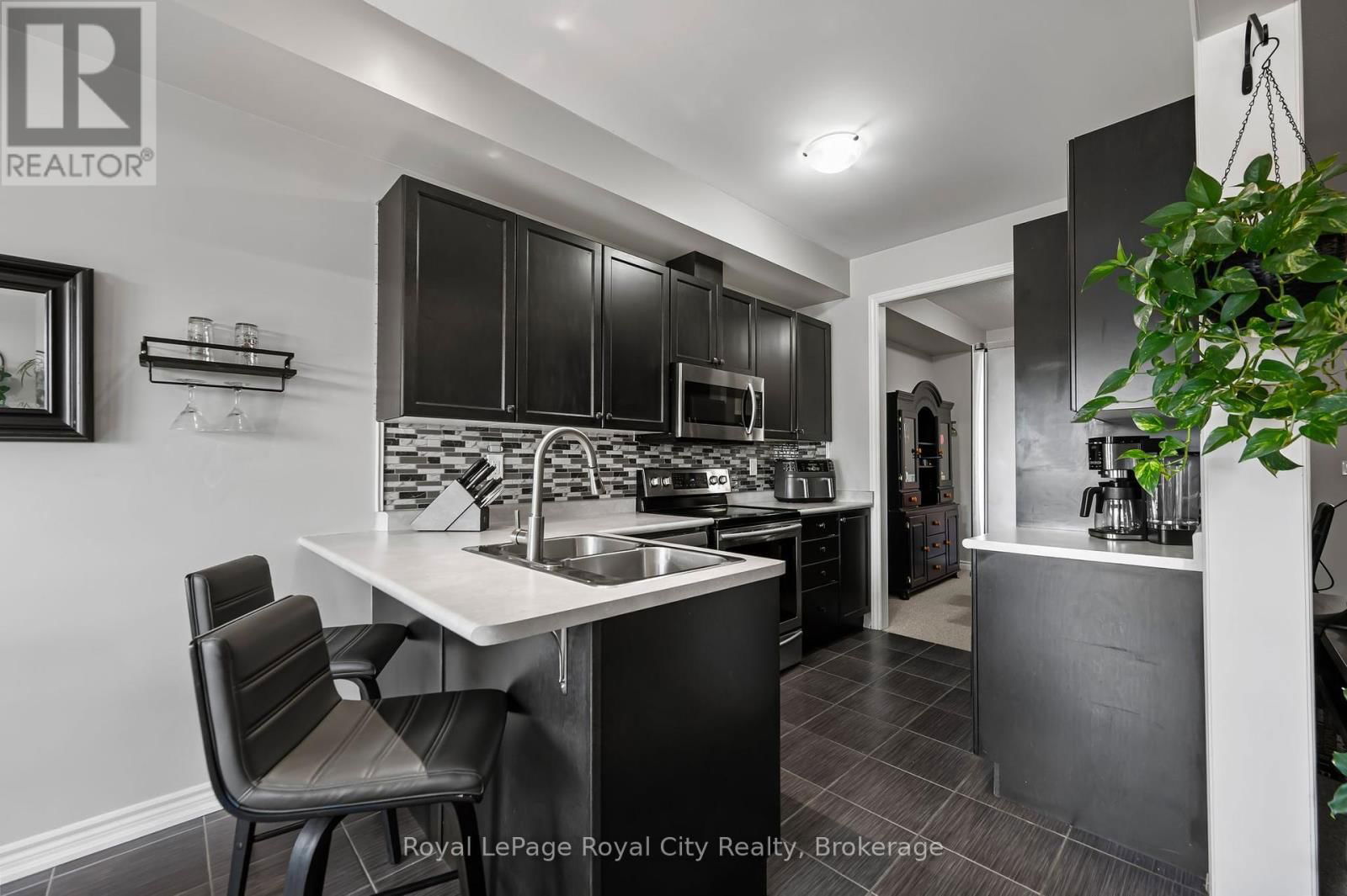 23 COURTNEY STREET Image 8