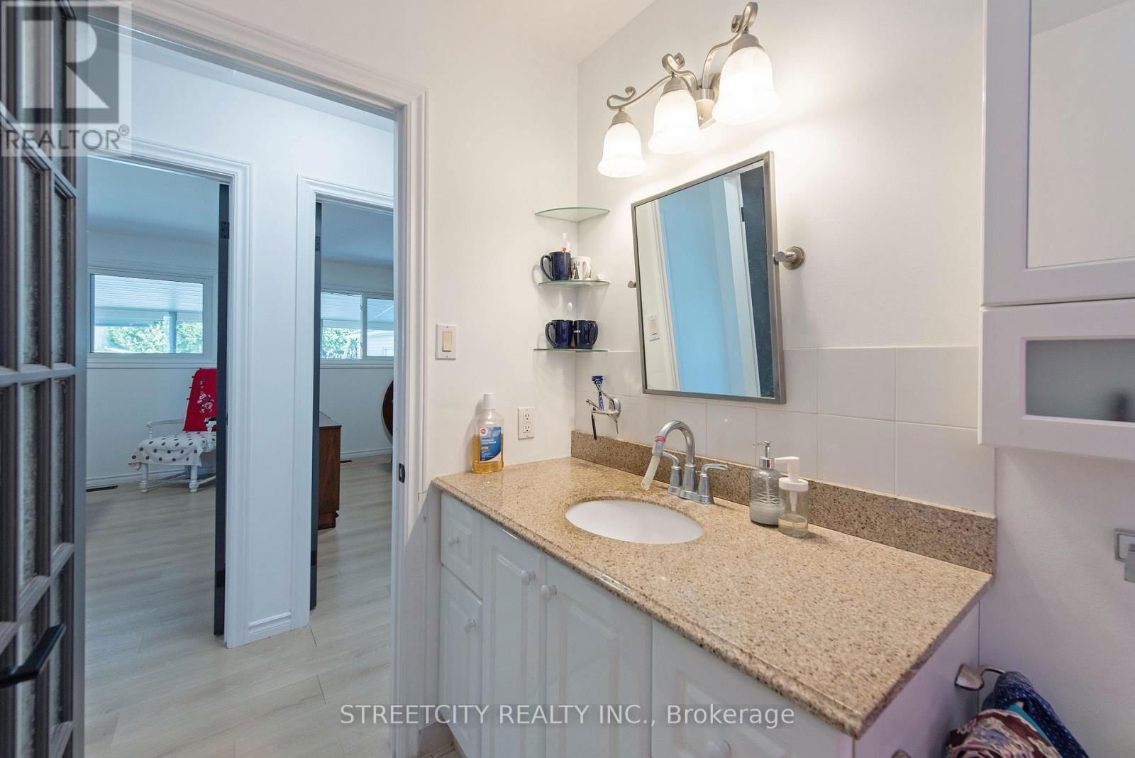 69 ALAYNE CRESCENT Image 23
