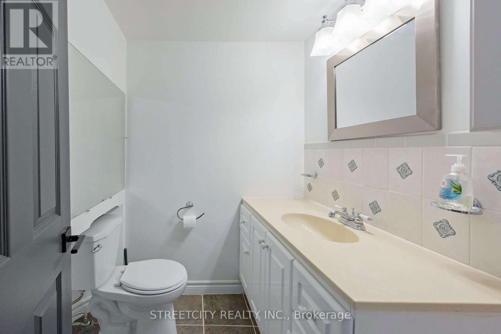 69 ALAYNE CRESCENT Image 30