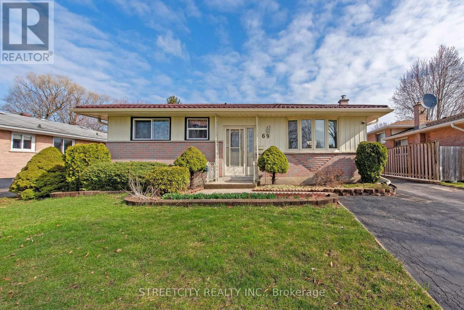 69 ALAYNE CRESCENT Image 4